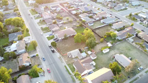 1319 F Street, Livingston, CA 95334