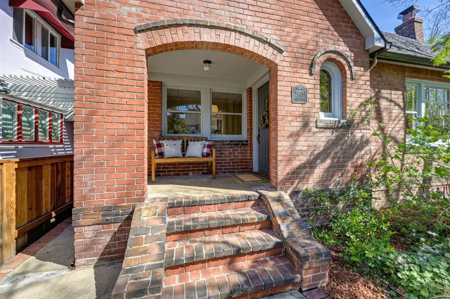 2957 23rd Street, Sacramento, CA 95818 - #2