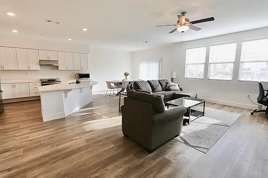 5301 E Commerce Way #33102, Sacramento, CA 95835 - #3