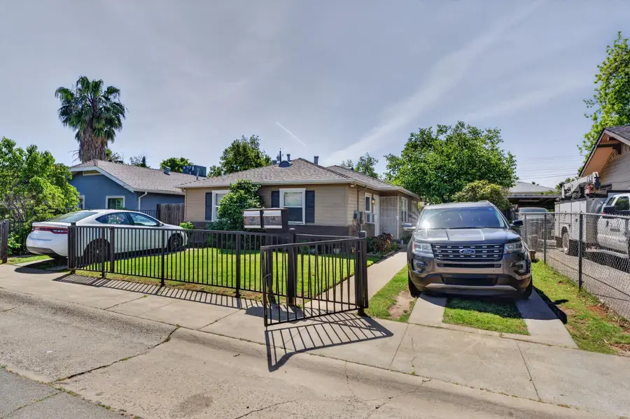 4534 13th Avenue, Sacramento, CA 95820 - #2
