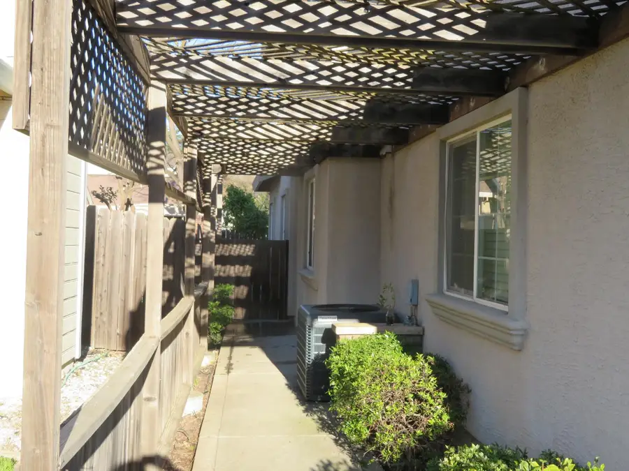 4 Rasha Court, Sacramento, CA 95831 - #3