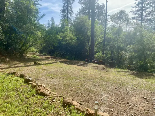 10075 Grub Creek Drive, Rough and Ready, CA 95975