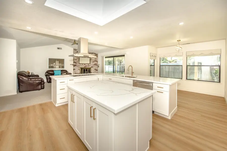 725 Fairview Drive, Woodland, CA 95695 - #2