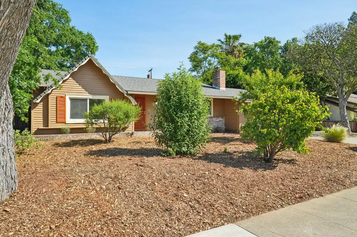 8905 Rosewood Drive, Sacramento, CA 95826 - #1