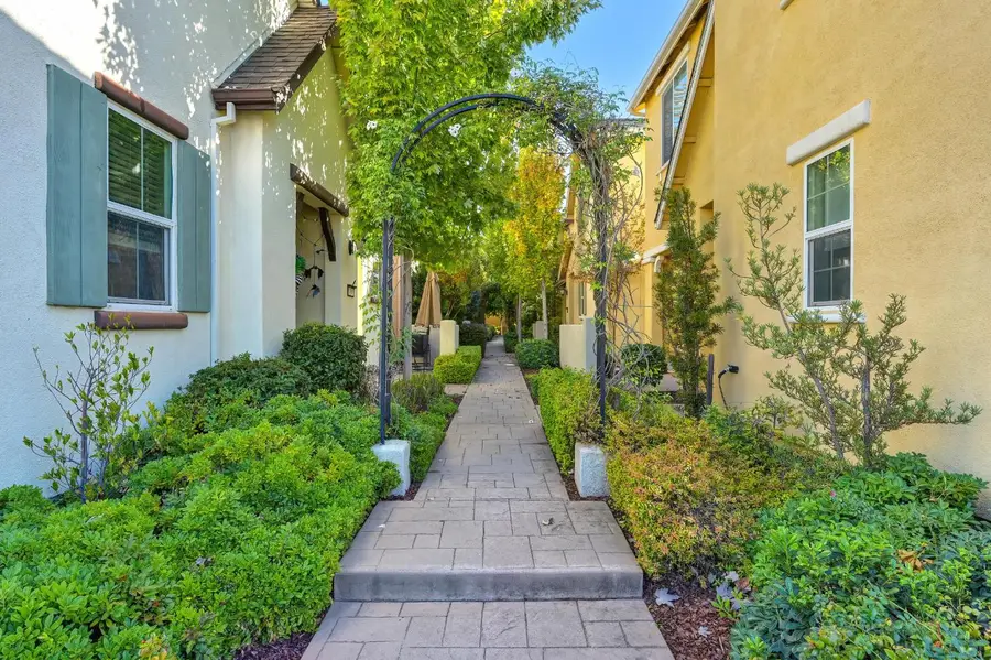 908 Lyon Place, Roseville, CA 95747 - #2