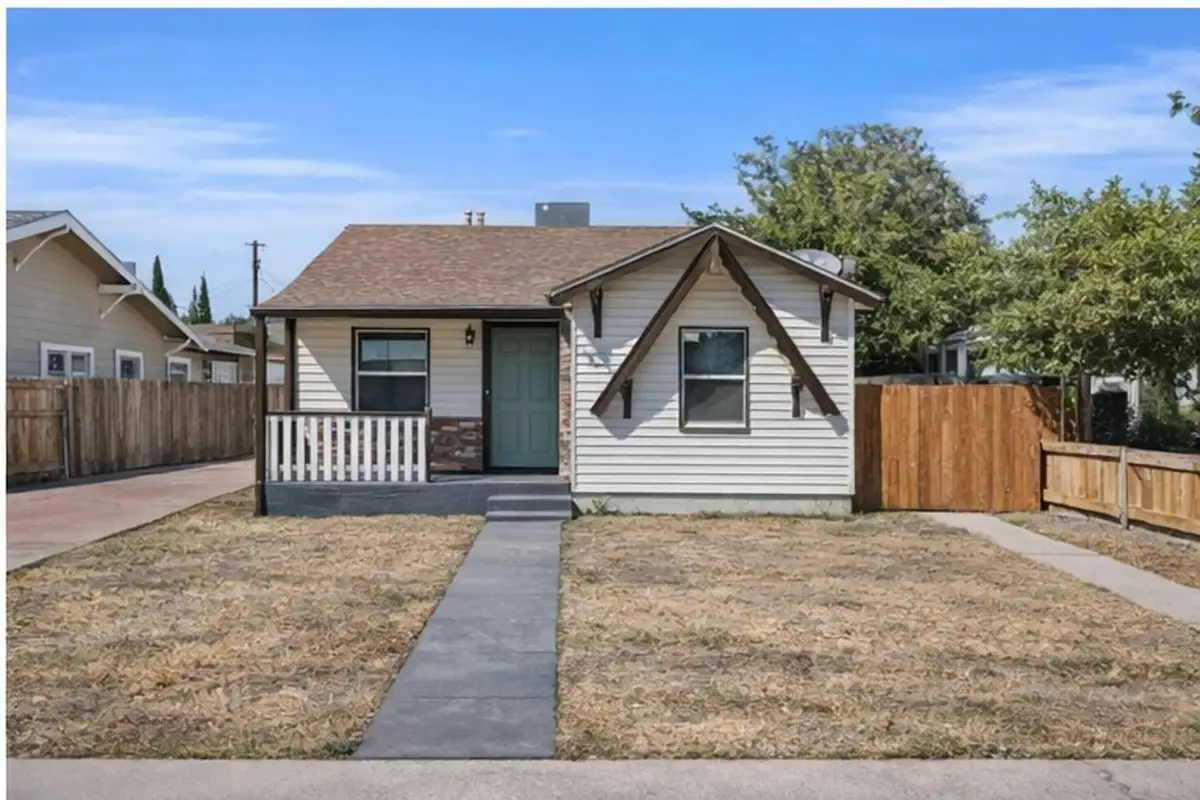 210 E Bush Street, Lemoore, CA 93245 - #1