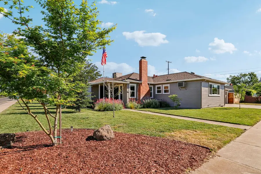 1215 W Walnut Street, Lodi, CA 95240 - #2