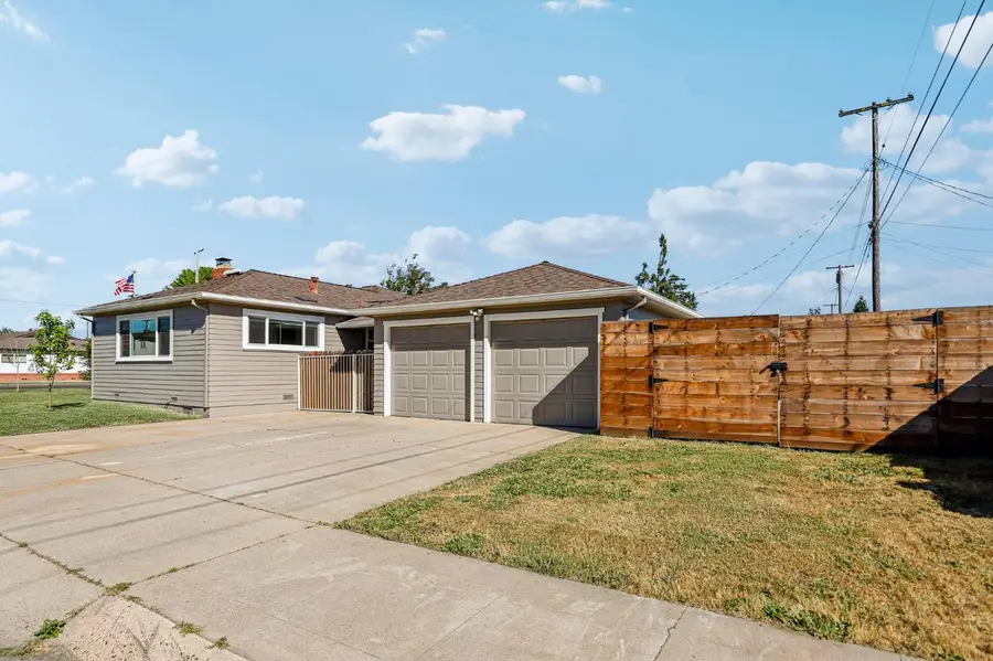 1215 W Walnut Street, Lodi, CA 95240 - #3