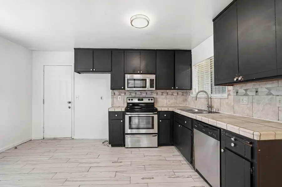 2027 Westmora Avenue, Stockton, CA 95210 - #3