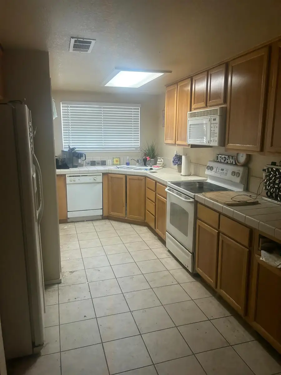 565 Lincoln Avenue #B, Modesto, CA 95354 - #2