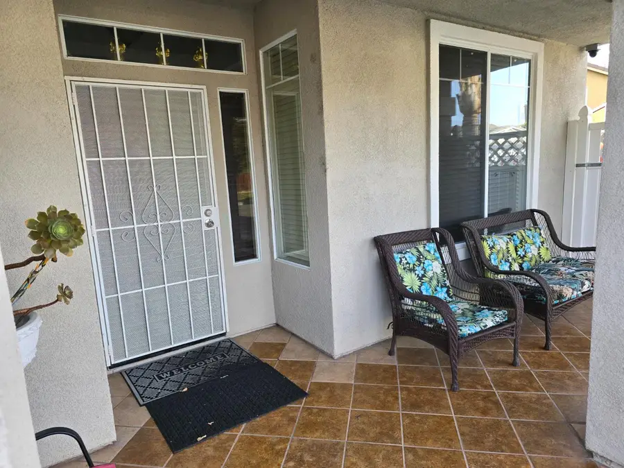 1683 Iris Street, Los Banos, CA 93635 - #2