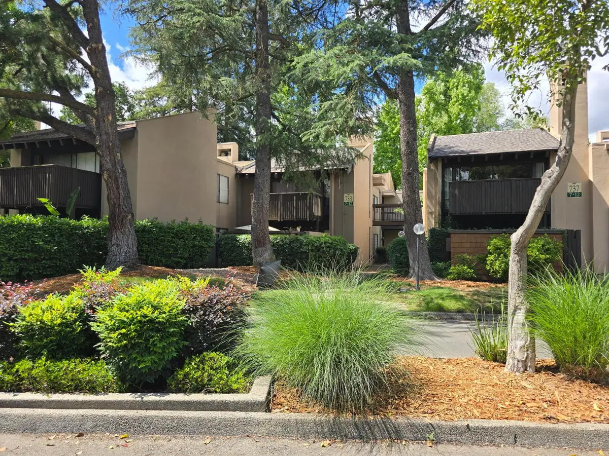 733 Woodside Ln E #12, Sacramento, CA 95825 - #1