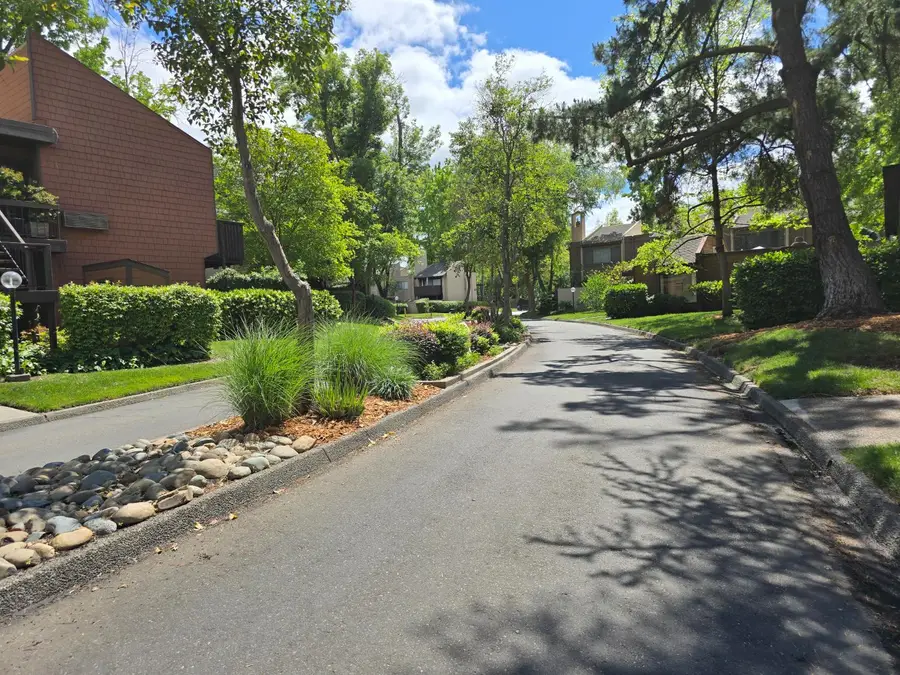 733 Woodside Ln E #12, Sacramento, CA 95825 - #2