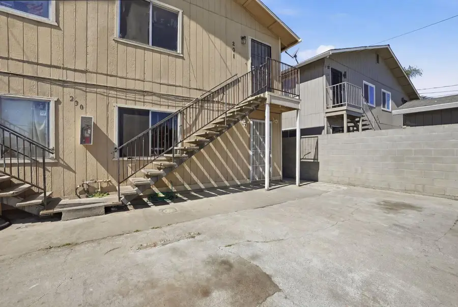 230 N 4th Avenue, Oakdale, CA 95361 - #3