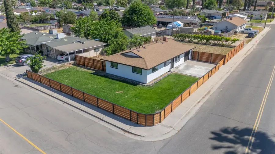1209 Peach Avenue, Livingston, CA 95334 - #2
