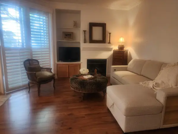 5201 Laguna Oaks Drive #27, Elk Grove, CA 95758