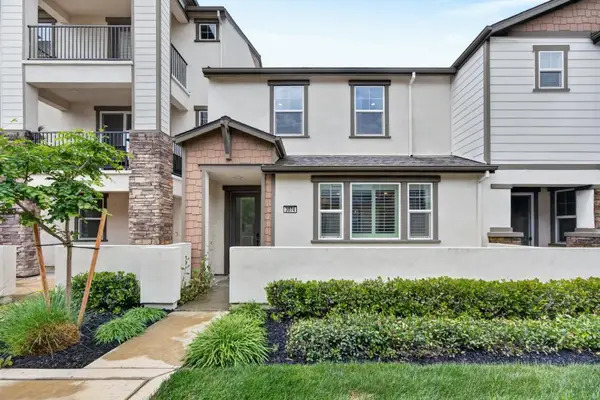 3074 Meadow Run Walk, Sacramento, CA 95833