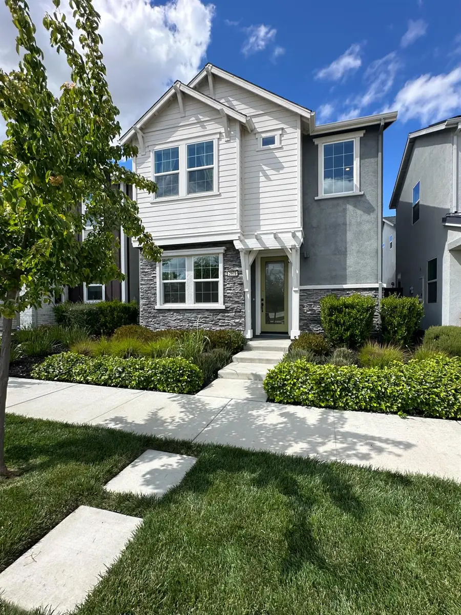 2975 Grassy Bank Avenue, Sacramento, CA 95833 - #2