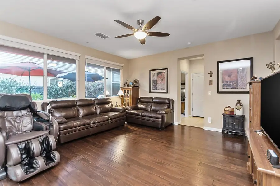 9710 Dartwell Way, Sacramento, CA 95829 - #3