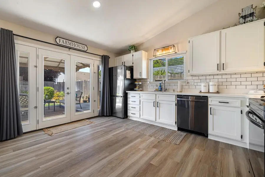 9280 Emerald Crest Drive, Elk Grove, CA 95624 - #2