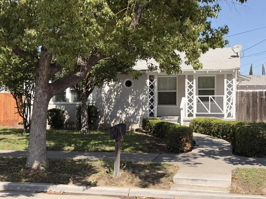 713 W 4th Street, Madera, CA 93637 - #2