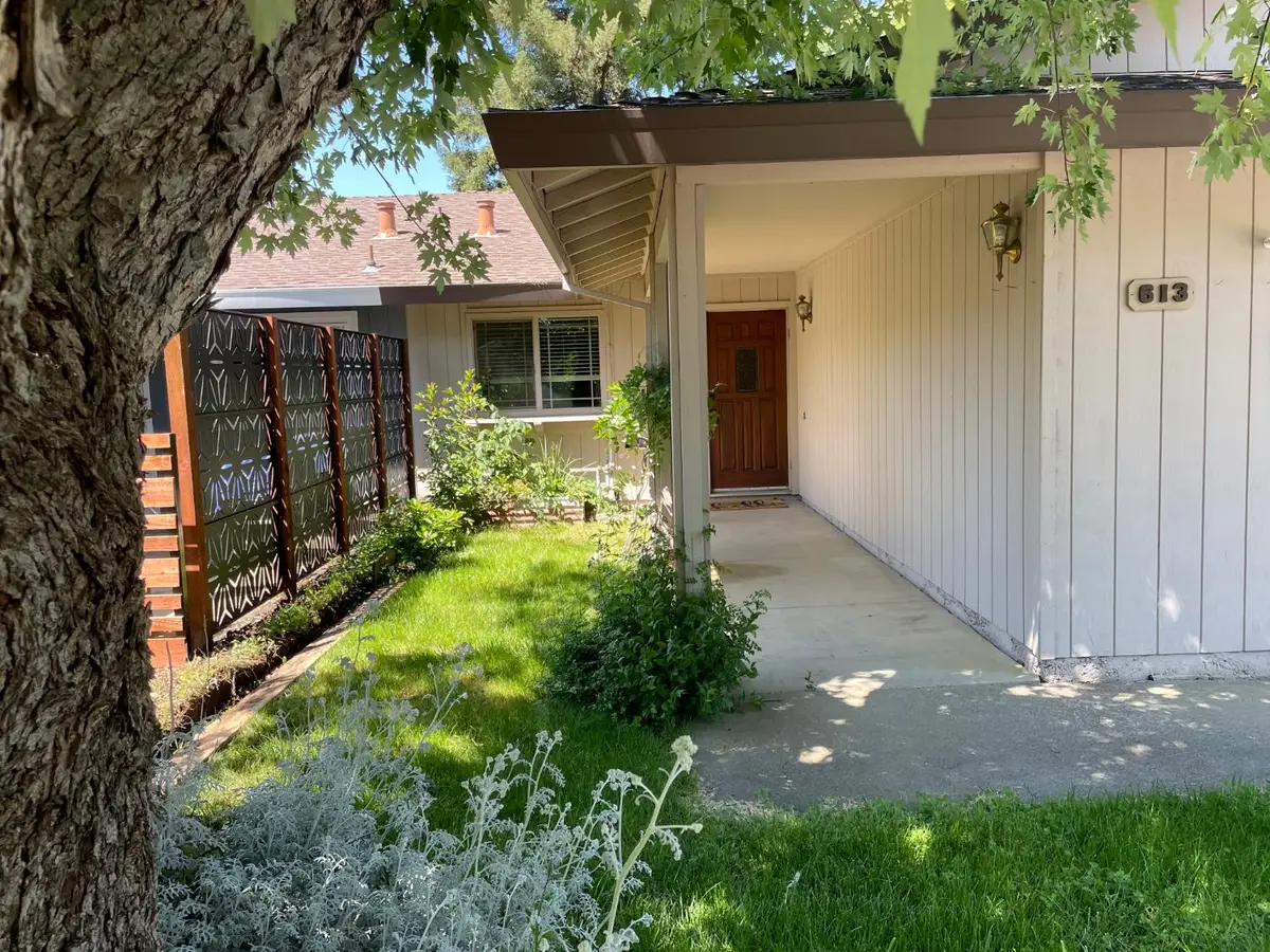 613 Hermosa Pl, Davis, CA 95616 - #1