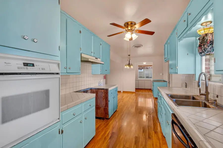 1041 Golden Gate Avenue, Dos Palos, CA 93620 - #3