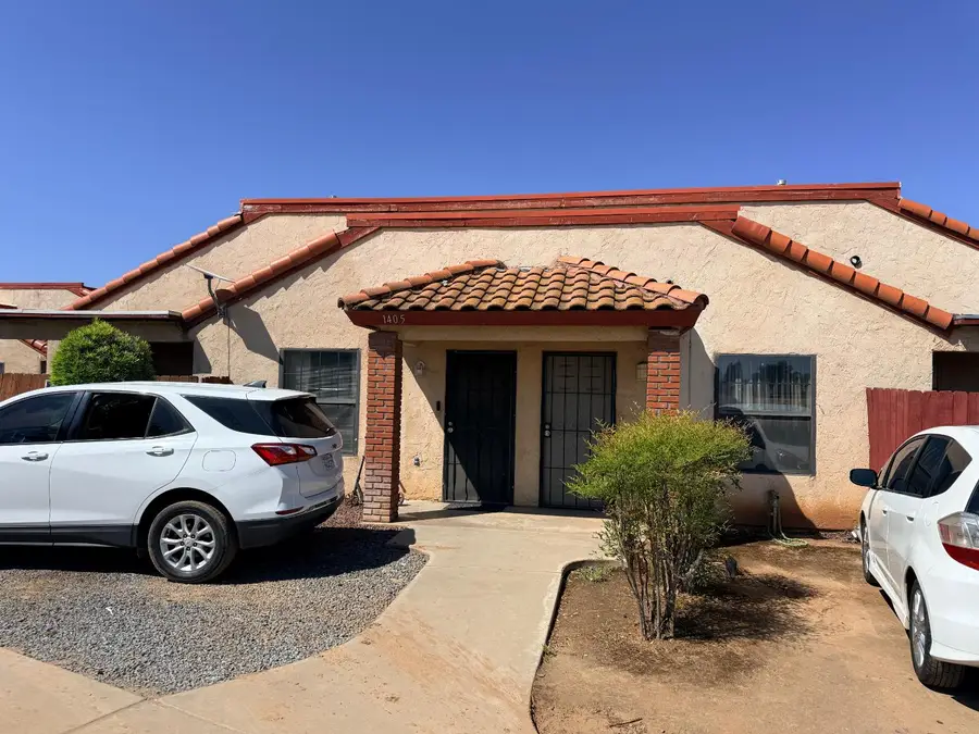 1405 E Cypress Avenue, Reedley, CA 93654 - #3