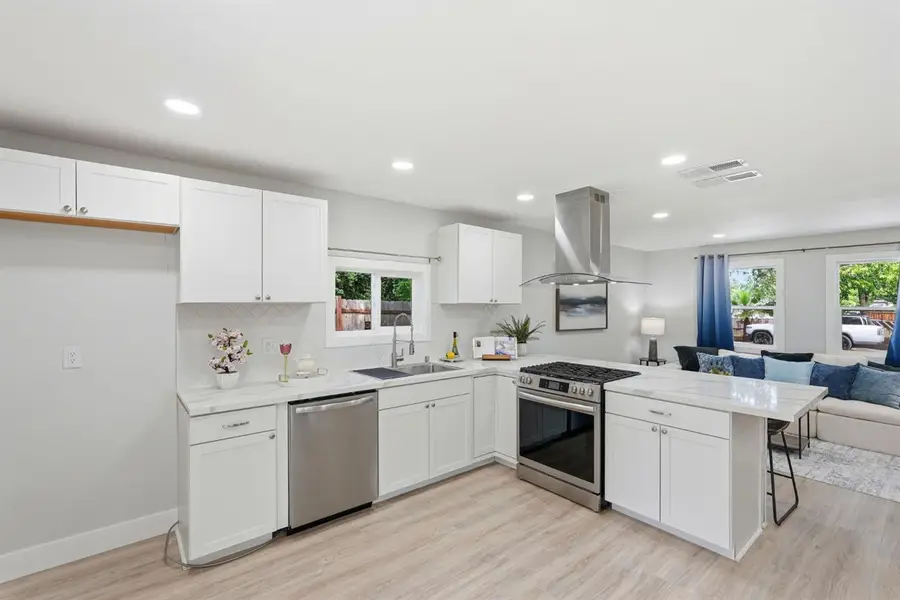 7636 Linden Avenue, Citrus Heights, CA 95610 - #2