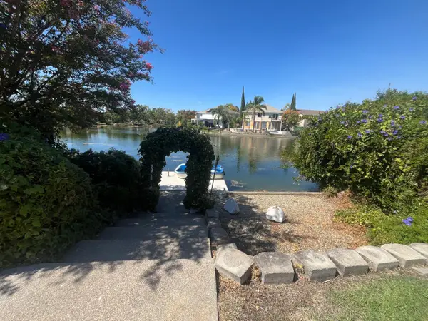 9282 Monmouth Court, Elk Grove, CA 95758