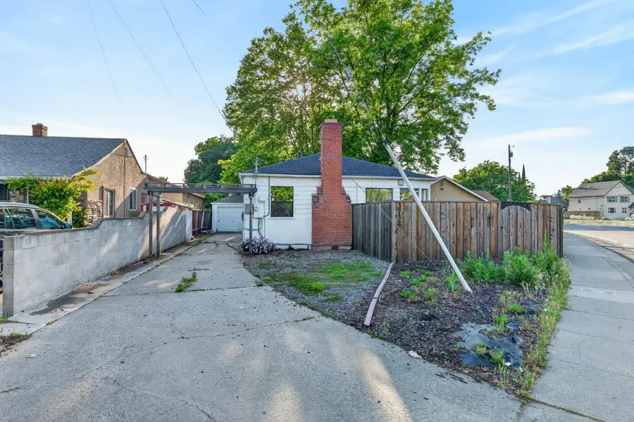 3732 38th Street, Sacramento, CA 95820 - #3