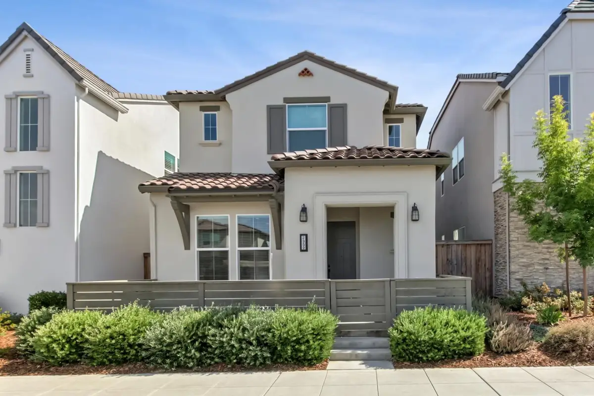 2352 Bronze Star Way, Sacramento, CA 95818 - #1