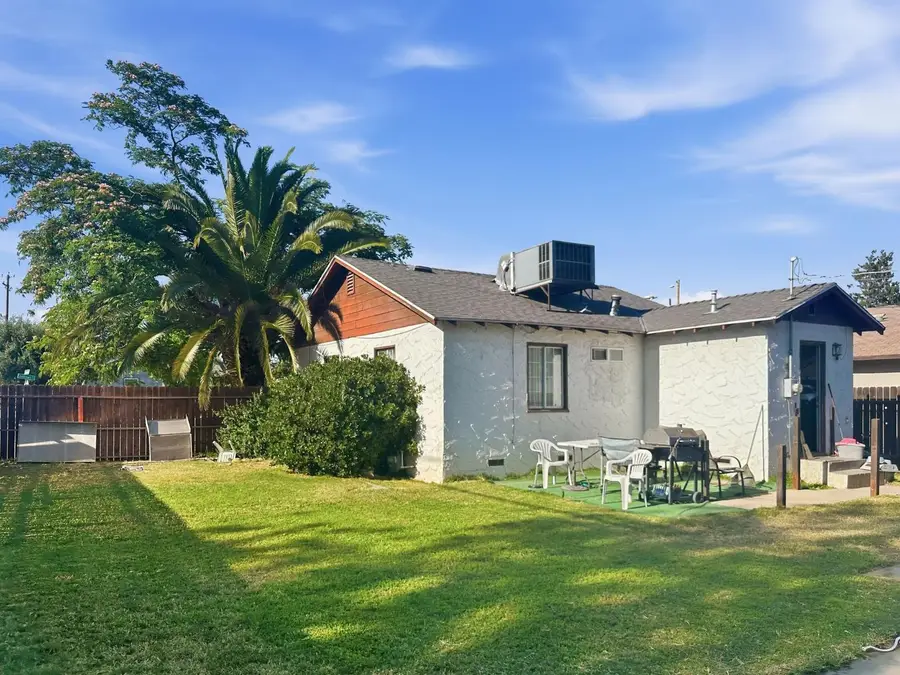 1643 W Andrews Avenue, Fresno, CA 93705 - #2