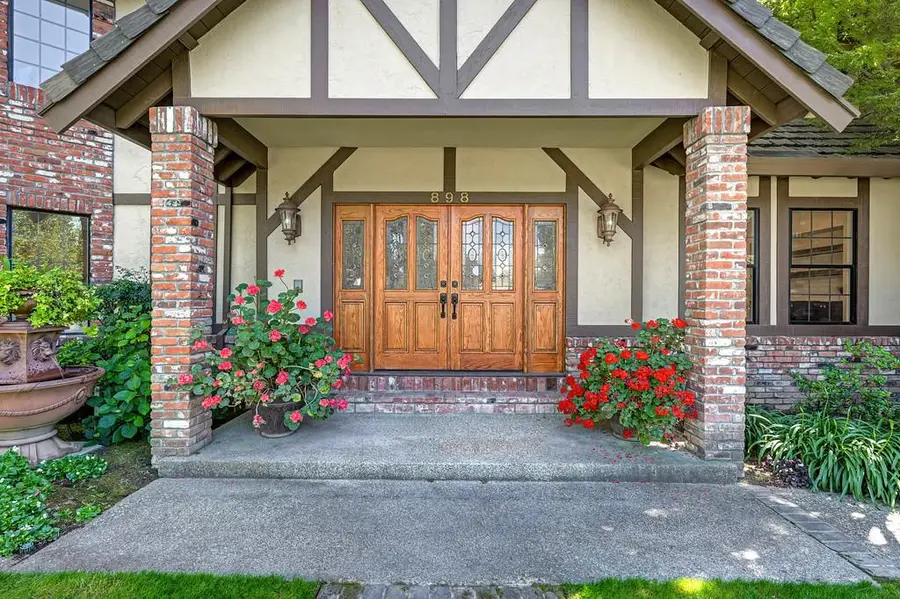 898 Lake Front Drive, Sacramento, CA 95831 - #2