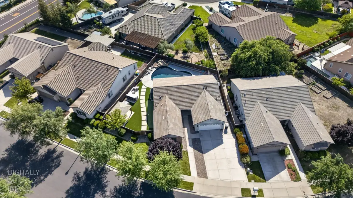 1917 NW Thomas Taylor Dr, Hughson, CA 95326 - #1