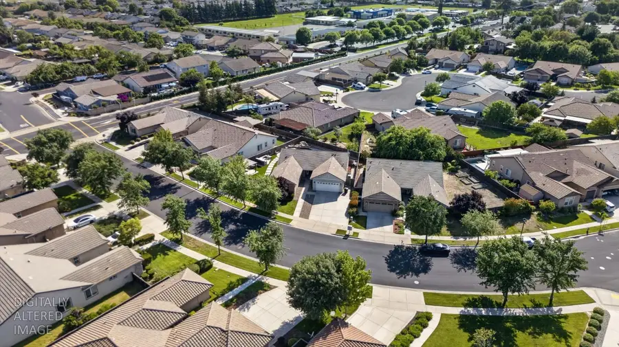1917 NW Thomas Taylor Dr, Hughson, CA 95326 - #2