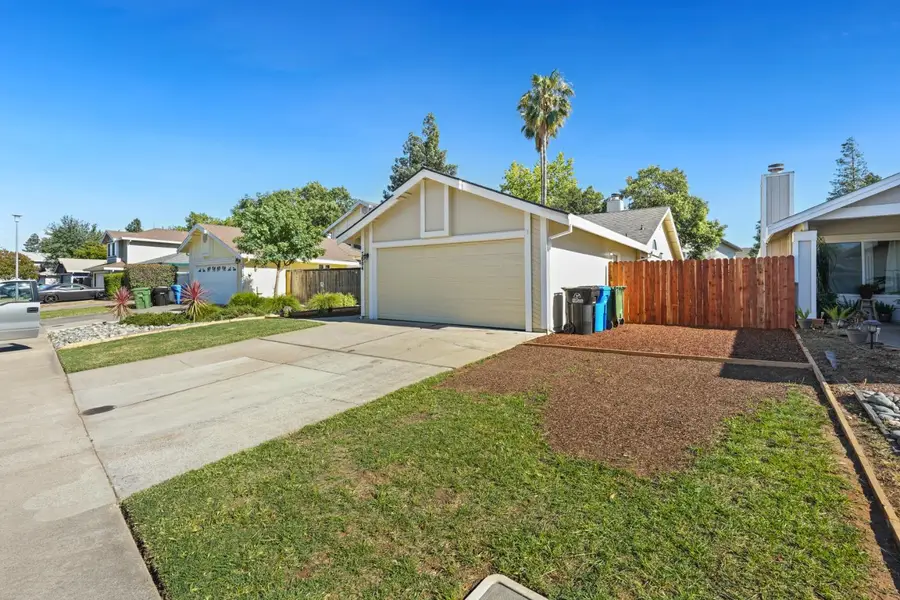 7004 Springmont Dr, Elk Grove, CA 95758 - #2