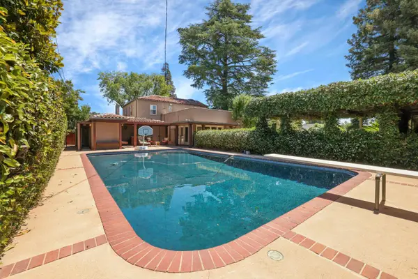949 S Country Club Boulevard, Stockton, CA 95204