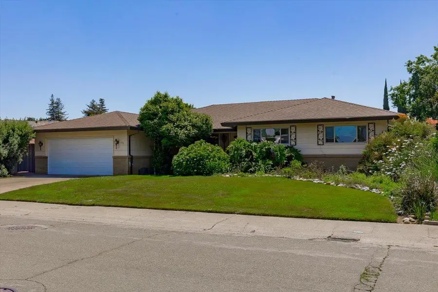 69 Springbrook Circle, Sacramento, CA 95831 - #3