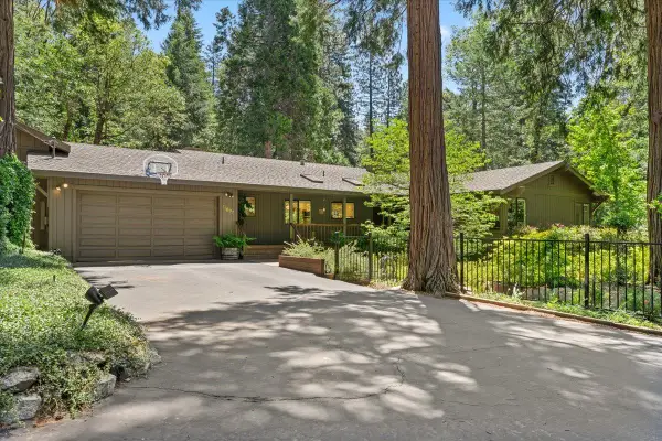 11897 Banner Court, Nevada City, CA 95959
