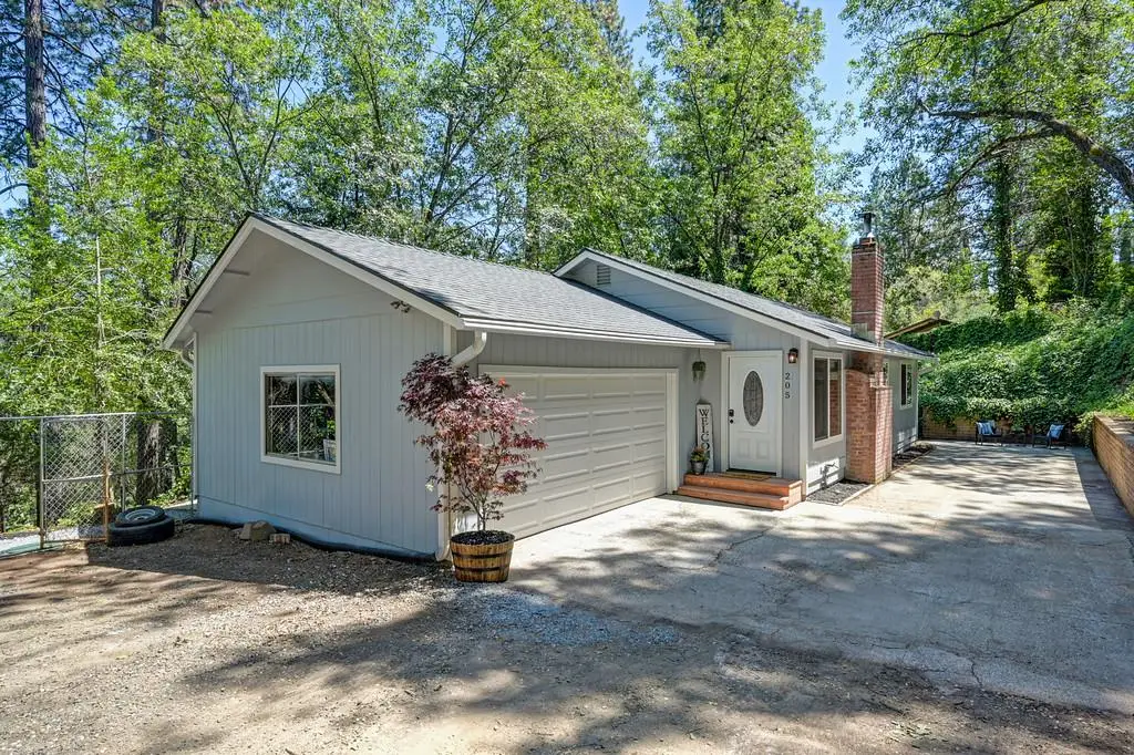 205 Pinewood Way, Auburn, CA 95602 - #1