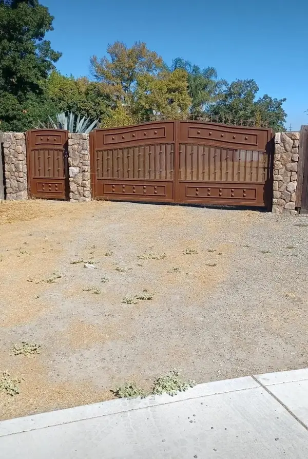 2433 Canal Drive, Stockton, CA 95204