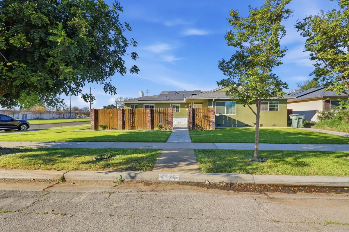 1214 E Mesa Avenue, Fresno, CA 93710 - #1