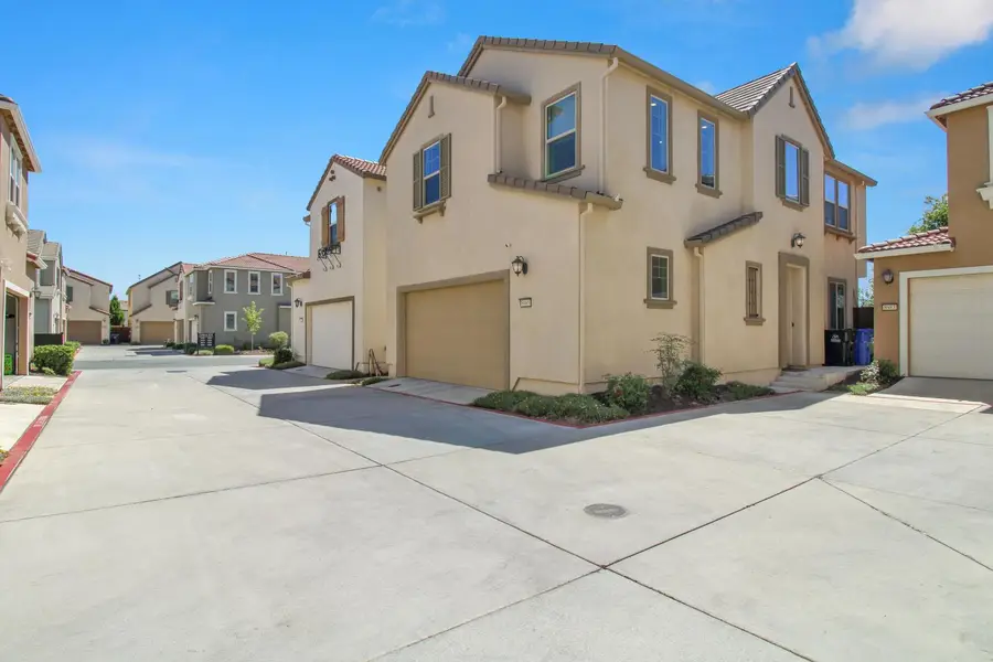 8985 Upbeat Way, Elk Grove, CA 95757 - #2