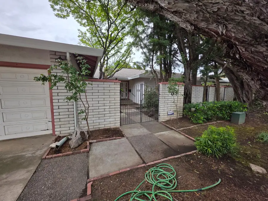 604 W Union Avenue, Modesto, CA 95356 - #2
