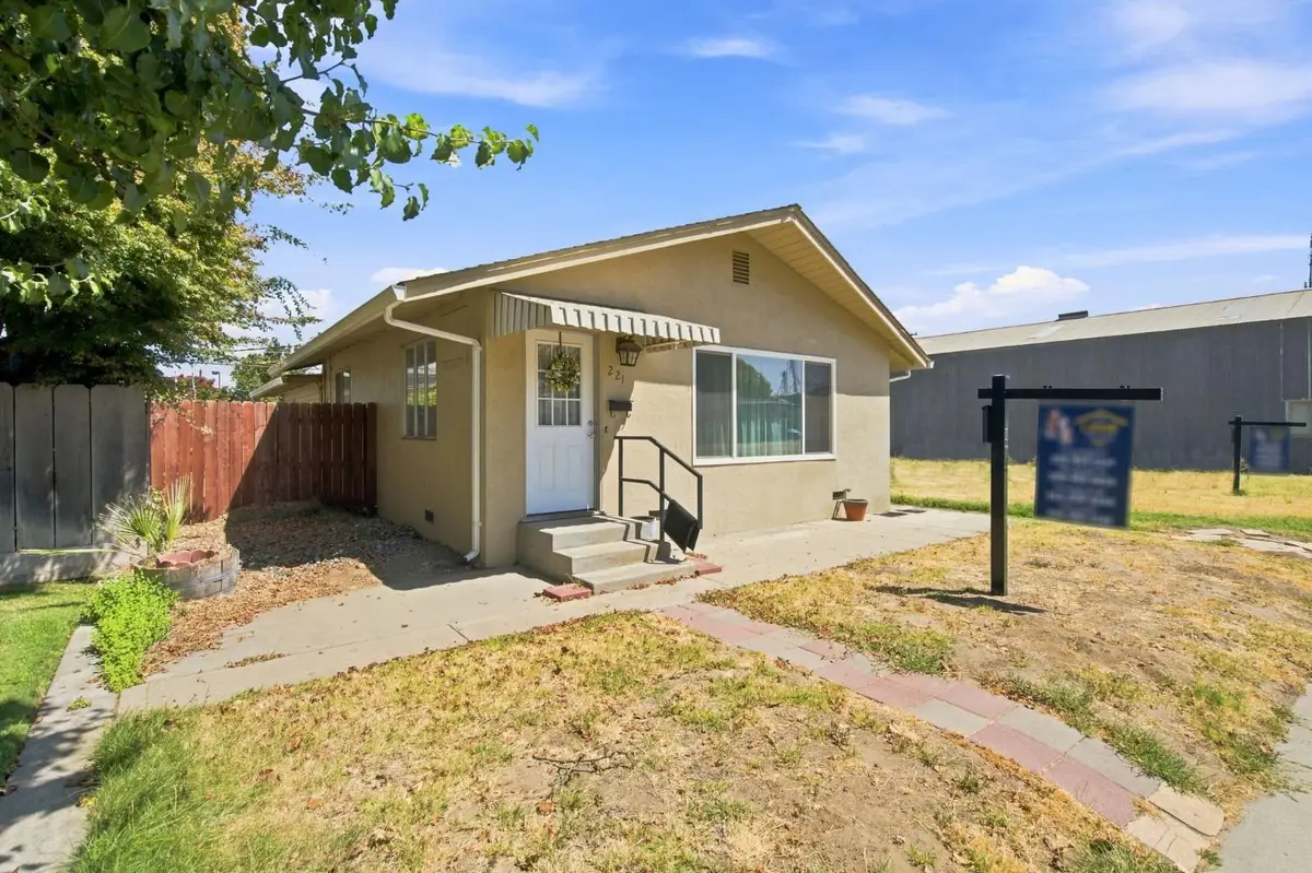 221 W 1st Street, Ripon, CA 95366 - #1