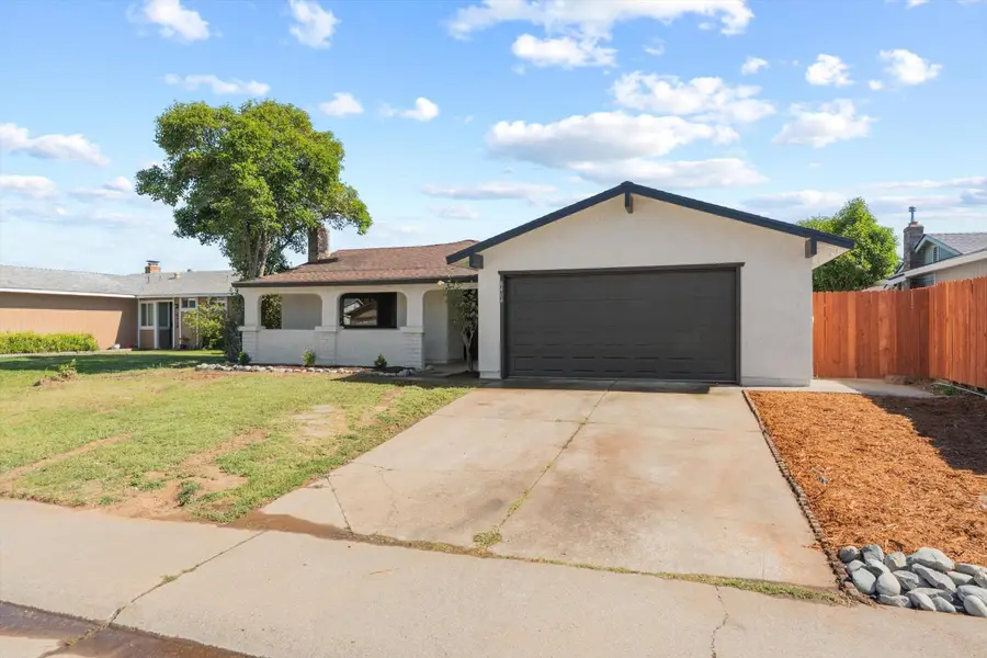 8404 Sunrise Woods Way, Sacramento, CA 95828 - #2