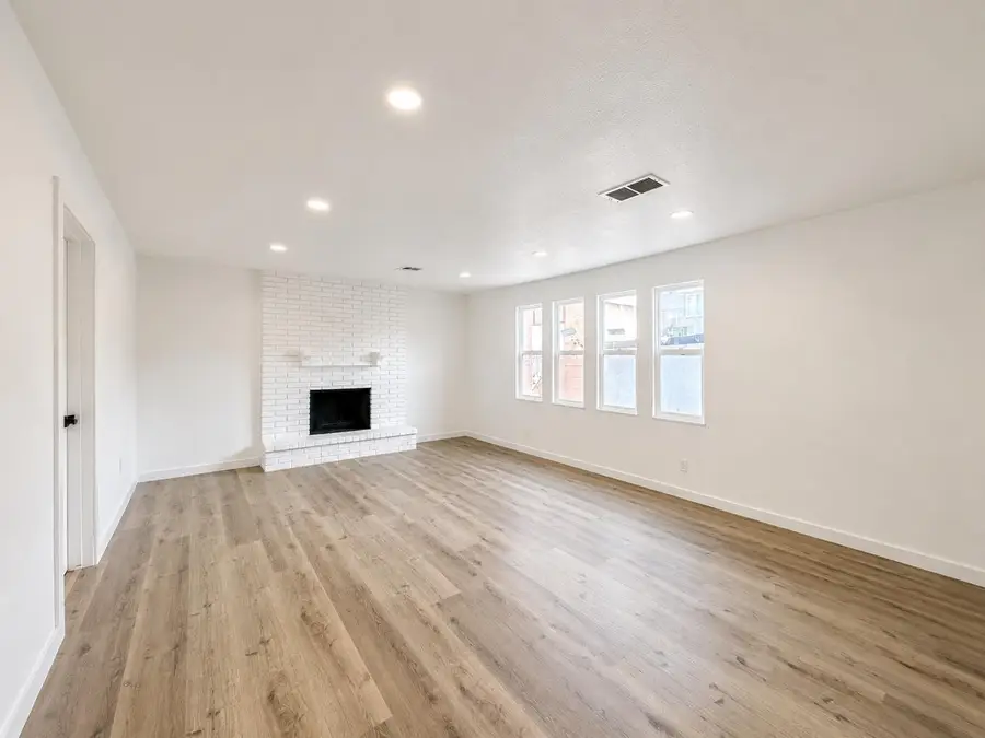 1214 Pioneer Avenue, Turlock, CA 95380 - #2