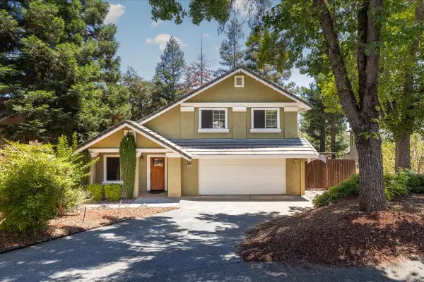 1045 Fox Run Court, Auburn, CA 95603