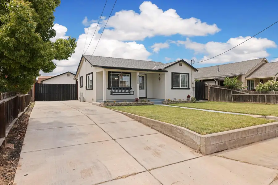 2660 Santa Fe Street, Riverbank, CA 95367 - #2